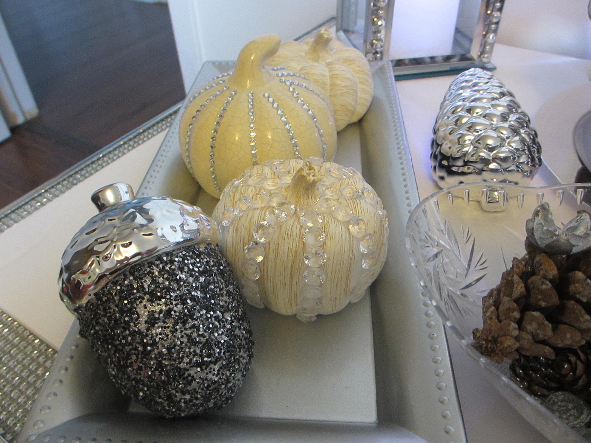 Halloween Decor Ideas | Fall Tablescape | Quick & Easy Dollar Tree DIY - Glam Pumpkins